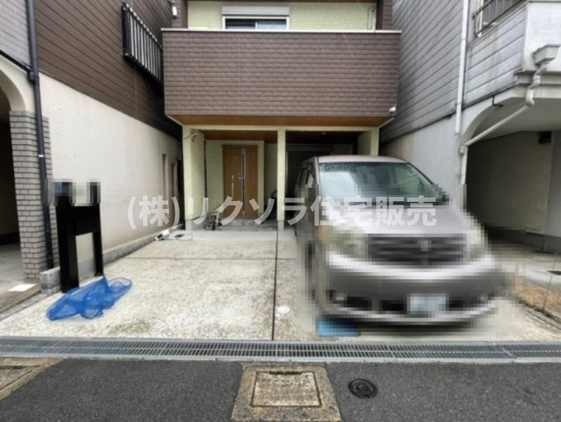 金田町５丁目　中古一戸建ての駐車場|2台駐車可能(車種による)
■物件内覧・資金計画相談・住宅ローン相談、リフォーム相談、お問合せ受付中■
※当日・翌日のご内覧、ご相談はお電話でのお問合せがスムーズです！