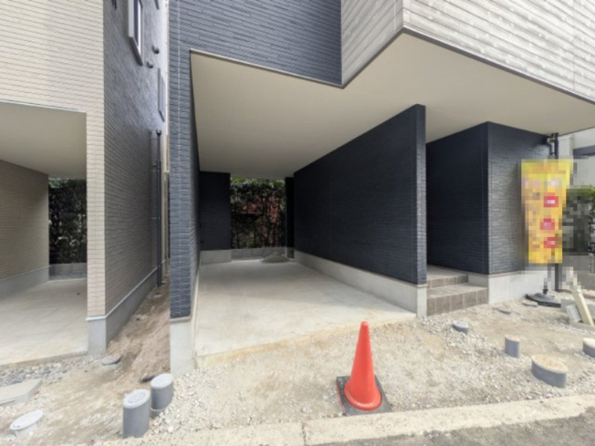 【前面道路含む現地写真】