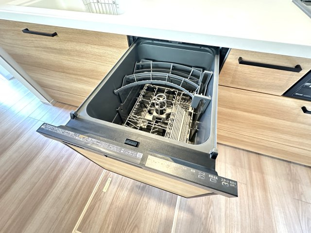 旭区中白根２丁目戸建のキッチン|食器洗浄乾燥機で洗い物ラクラク！ビルトイン式なのでスッキリ、作業もしやすいです。