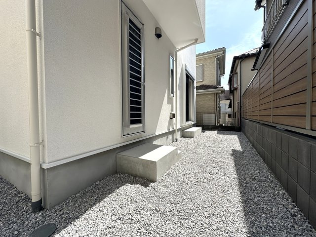 旭区中白根２丁目戸建の庭|日向ぼっこをしたり、お花など植えて可ガーデニングも楽しめそうなお庭スペースがあります。