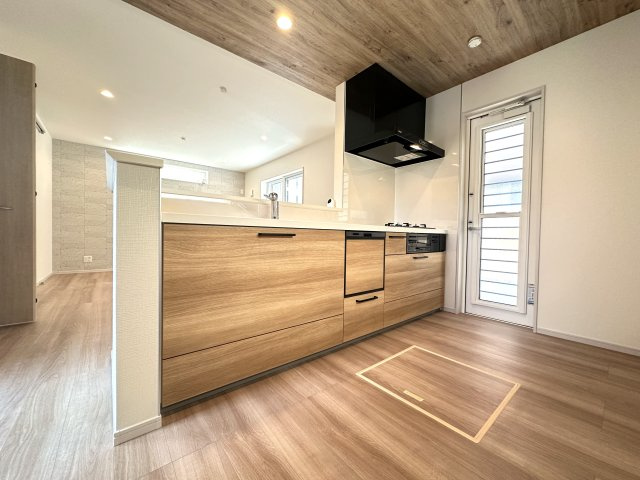 旭区中白根２丁目戸建のキッチン|毎日使うところは居心地よい場所にしたい。そんな願いを叶えるダイニングキッチンです。