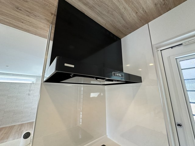 旭区中白根２丁目戸建のキッチン|スリムタイプのレンジフードはお掃除も簡単なんです。