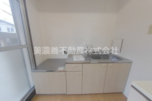 ６５８２６　岐阜市折立アパートのキッチン