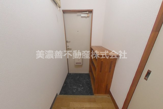 ６５８２６　岐阜市折立アパートの玄関