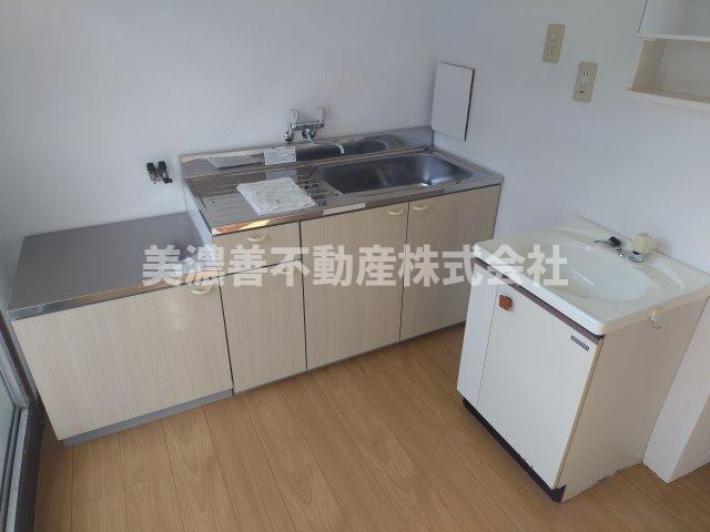 ６５８２６　岐阜市折立アパートのキッチン