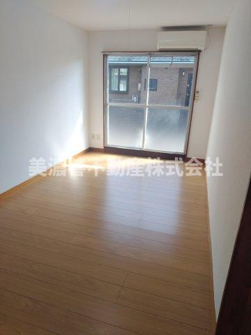 ６５８２６　岐阜市折立アパートの洋室