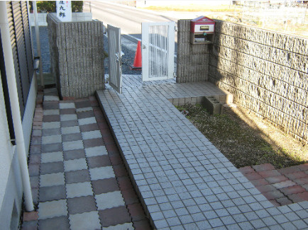 草津市北大萱町の住宅付店舗戸建の外観