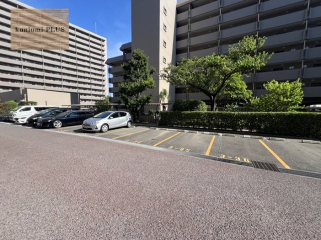 鴫野コーポ二号棟の駐車場