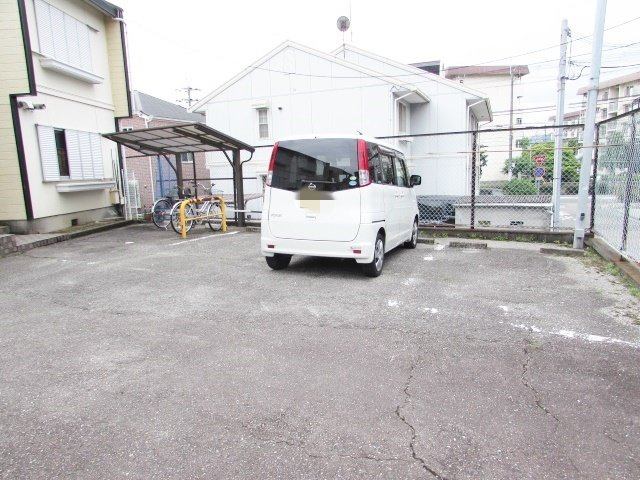 エクセルコート安倉の駐車場