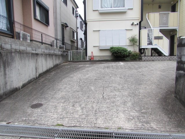 エクセルコート安倉の駐車場