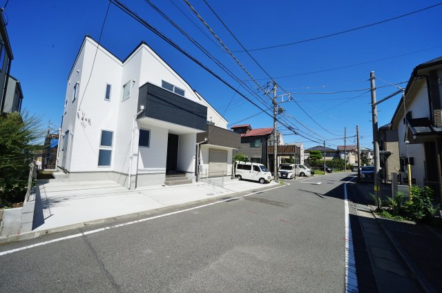【横浜市旭区金が谷1丁目19-12全2棟新築戸建て】★仲介手数料無料★（笹野台小学校・希望が丘中学校）の前面道路含む現地写真