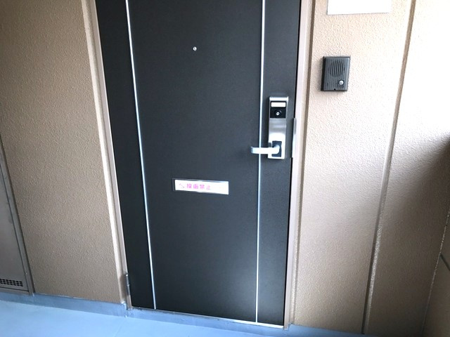 プレジデント・川中の玄関