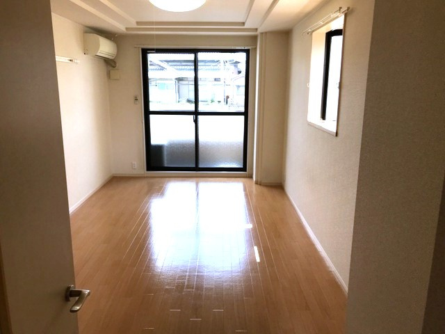 プレジデント・川中の居間・リビング