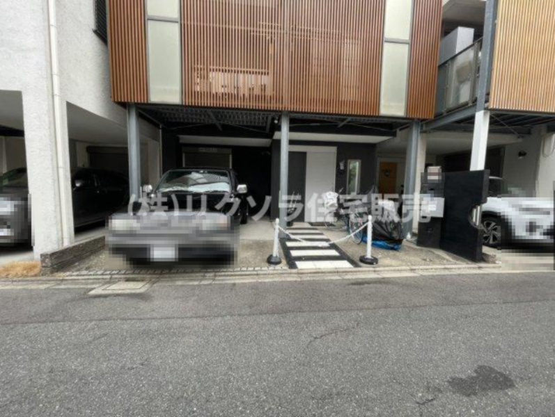 八雲北町２丁目　中古一戸建ての駐車場|2台駐車可能(車種による)
■物件内覧・資金計画相談・住宅ローン相談、リフォーム相談、お問合せ受付中■
※当日・翌日のご内覧、ご相談はお電話でのお問合せがスムーズです！