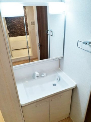 【洗面所】 | エバーライフ芳馨 | ゆったりとスペースのある洗面所