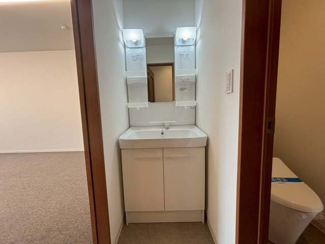 Bureau Yokoyamaの独立洗面台
