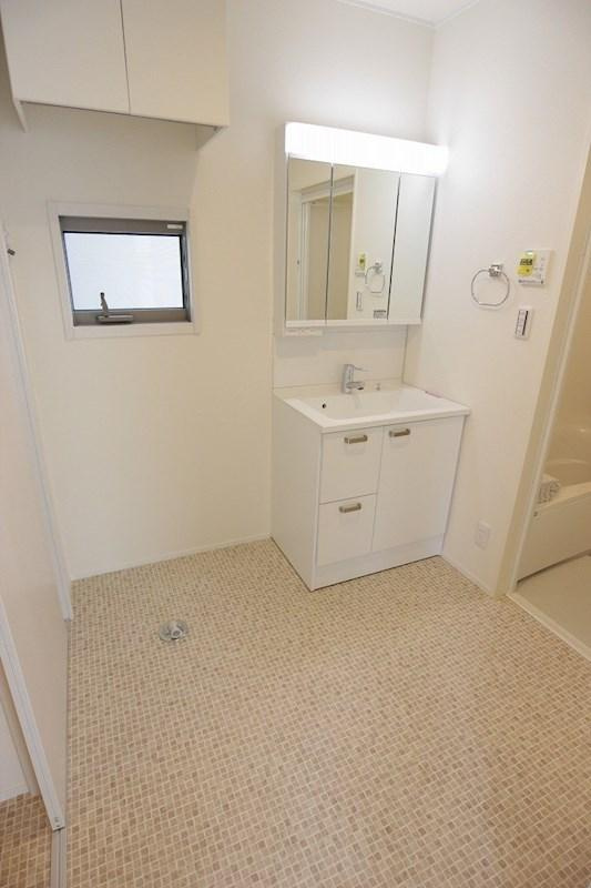 Ｎガーデン　Ｅ棟の独立洗面台|独立洗面化粧台が付いています