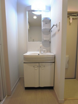 リブリ・幕張グランドリーフの独立洗面台|使いやすい洗面所です