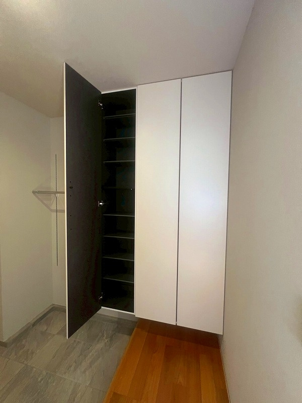 東福原8丁目C号地の収納|シューズインクローゼットになります。
収納力もばっちりです〇