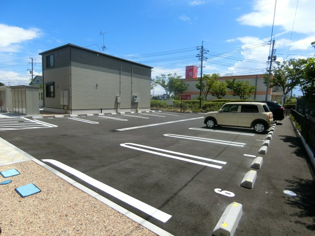 アルヴィータＢの駐車場