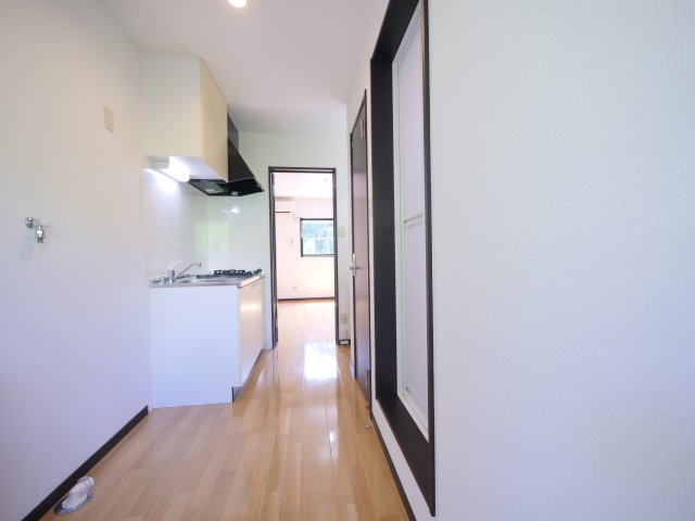 コーポ東山の玄関|※写真は別の部屋のものです。