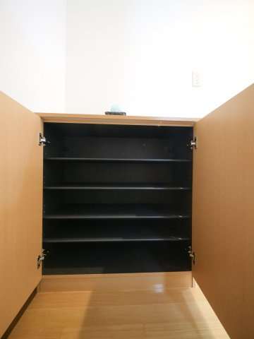 コーポ東山の収納|※写真は別の部屋のものです。