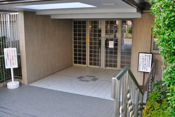 アドリーム交野のエントランス|■物件内覧・資金計画相談・住宅ローン相談、リフォーム相談、お問合せ受付中■
※当日・翌日のご内覧、ご相談はお電話でのお問合せがスムーズです！