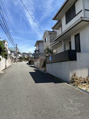 大和西1丁目　中古戸建の前面道路含む現地写真