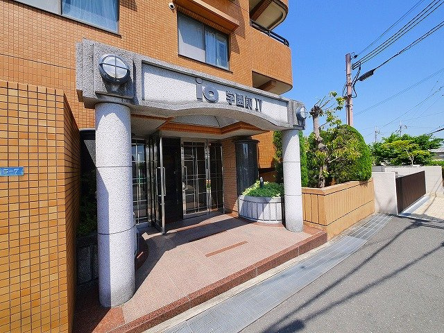 ｉｏ学園前Ⅳのエントランス|清潔なエントランスです