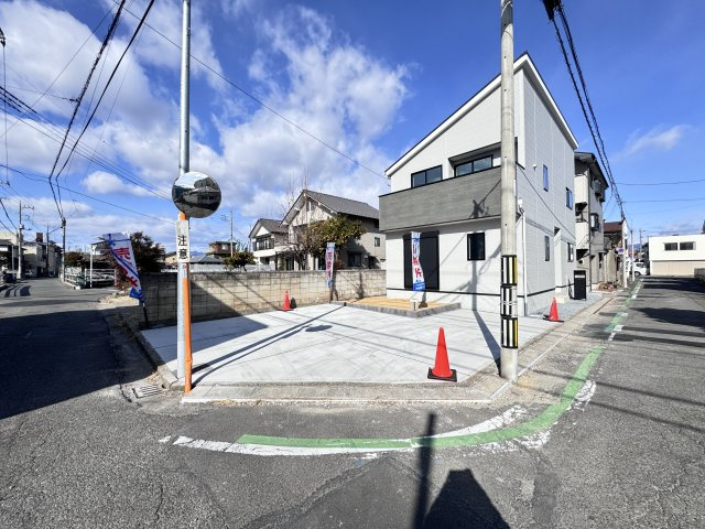 新築　前橋市朝日町2丁目25-1期　LIGNAGE　１号棟の駐車場|現地写真　駐車スペースは並列2台+1台分可能です！
