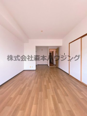 【居間・リビング】 | 　クレセントOSⅡ | ゆったり過ごせるリビングです