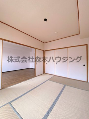 【和室】 | 　クレセントOSⅡ | 畳の上でゆっくりとくつろげる和室です