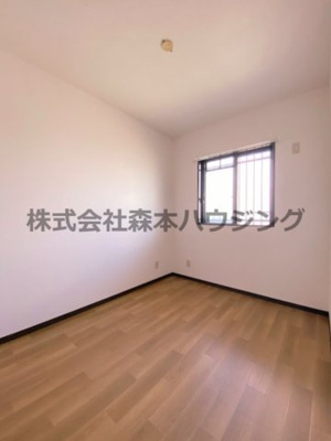 【洋室】 | 　クレセントOSⅡ | 明るい洋室です