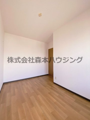 【洋室】 | 　クレセントOSⅡ | 落ち着いた色調の洋室です