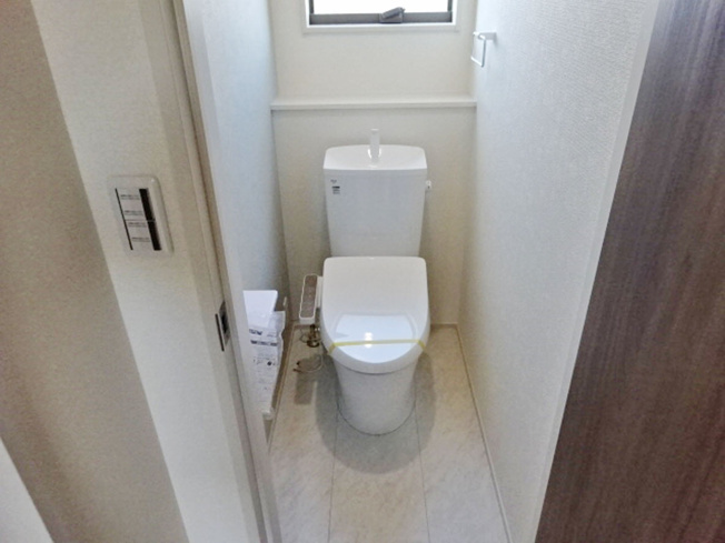 【トイレ】 | 裾野市石脇 新築建売分譲住宅 建物＋土地 TW05854 | 裾野市石脇2号棟　2Fトイレ ※令和8年1月29日撮影写真