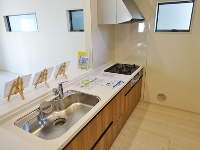 【キッチン】 | 裾野市石脇 新築建売分譲住宅 建物＋土地 TW05854 | 裾野市石脇2号棟　キッチン ※令和8年1月29日撮影写真