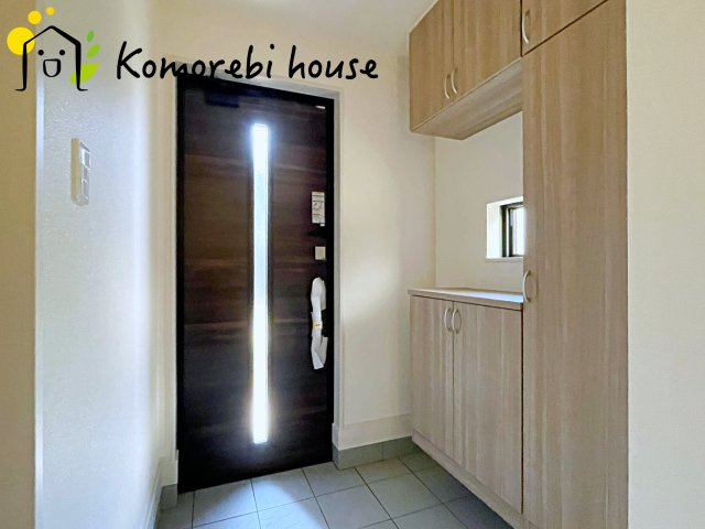 桶川市坂田971番　新築一戸建て　ハートフルタウン　Aの玄関|玄関から快適な生活が始まる。収納・導線・使い勝手に配慮された、家族に優しい設計です。