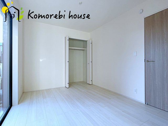 桶川市坂田971番　新築一戸建て　ハートフルタウン　Aの洋室|明るい光が差し込む洋室は、寝室・子ども部屋・ワークスペースなど多用途に使える自由度の高い空間。家具の配置もしやすく、暮らしに合わせて柔軟に活用できます。