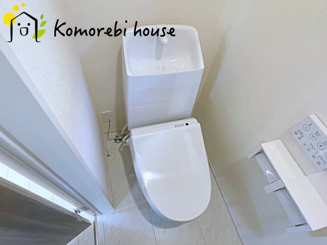 桶川市坂田971番　新築一戸建て　ハートフルタウン　Aのトイレ|2階にもトイレがあることで、朝の混雑が解消し生活動線がスムーズに。新築ならではの間取り設計で、毎日の“プチストレス”が驚くほど減ります。