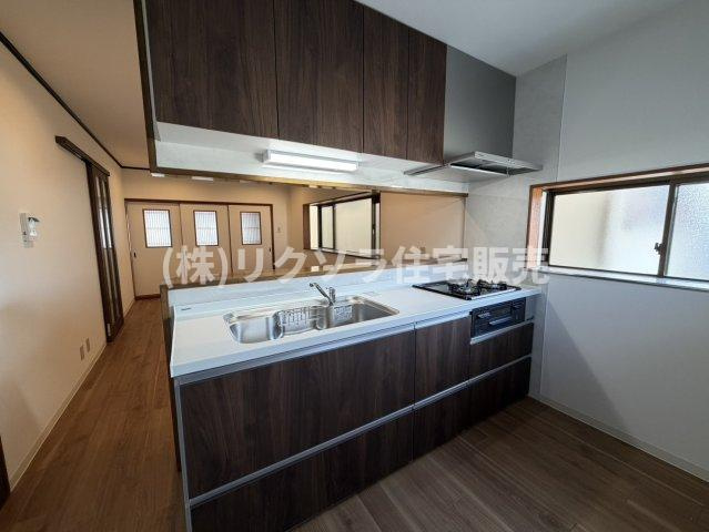 岸和田3丁目　中古一戸建てのキッチン|カウンターキッチン
■物件内覧・資金計画相談・住宅ローン相談、リフォーム相談、お問合せ受付中■
※当日・翌日のご内覧、ご相談はお電話でのお問合せがスムーズです！