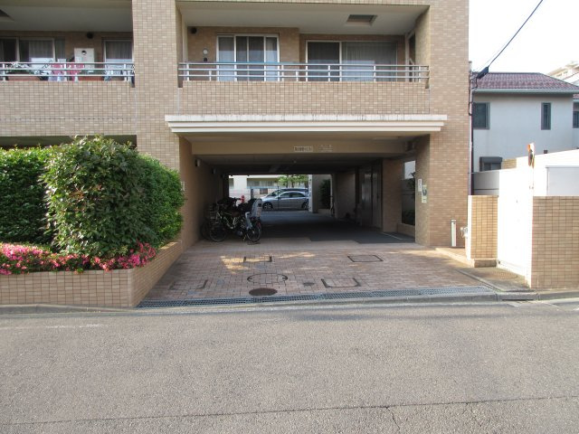 0852・宮町1丁目　月極駐車場のエントランス