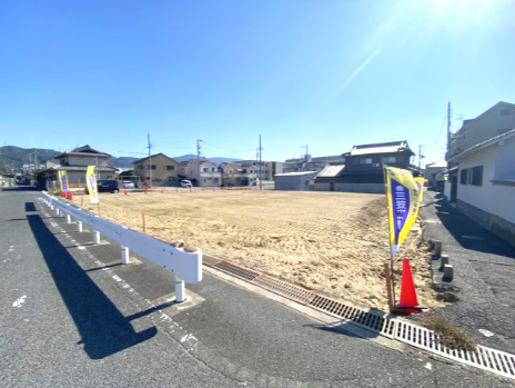 【建築条件付き土地】グラッド・タウン谷川の前面道路含む現地写真|■前面道路も広めですよ♪♪