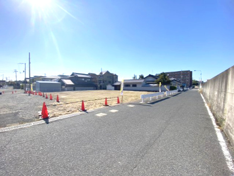 【建築条件付き土地】グラッド・タウン谷川の前面道路含む現地写真