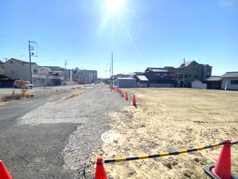 【建築条件付き土地】グラッド・タウン谷川の前面道路含む現地写真