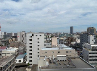 【展望】 | 11階の最上階、LDKからの眺望です。首都高速5号線の反対側になります。