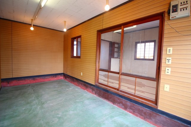 琴浦町赤碕店舗物件（住宅付）の内装|バイク駐車場の利用して頂けます♪