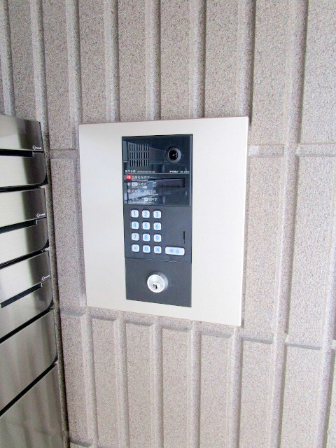 ココン北沢のセキュリティ|オートロック付きのエントランス