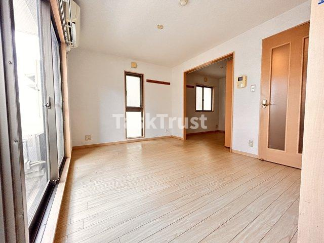 【内装】 | Primaire