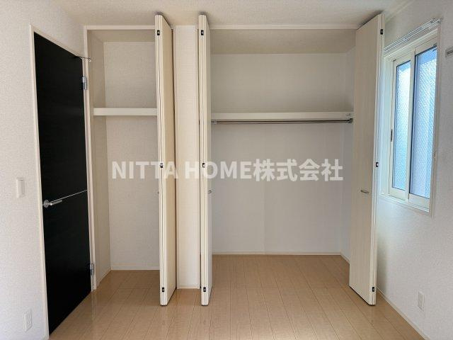 メゾン・ストークの収納|洋室に広々クローゼット完備です☆彡