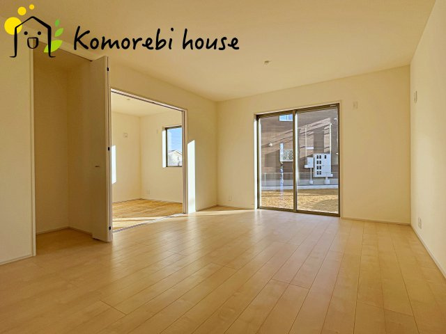 川島町上伊草　新築一戸建て　リーブルガーデン　01の居間・リビング|ゆったりとしたリビングです